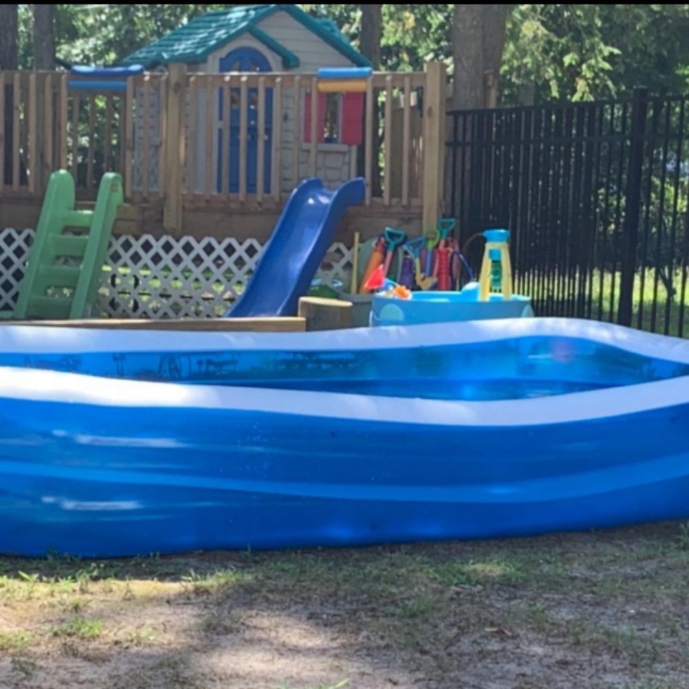 Giant Inflatable Family Pool - Picture 7 of 8